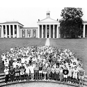 Class picture of the W&L class of 1989, the first co-ed graduating class, in front of Washington Hall.