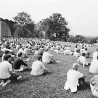 Photo taken of the Class of 1989 during Orientation Week at the Ruins.